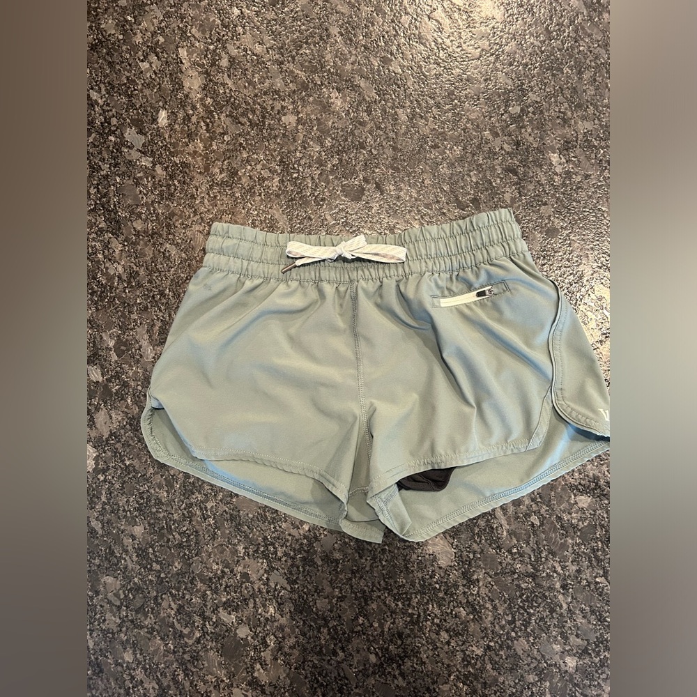 VUORI Clementine Shorts in Light Green
